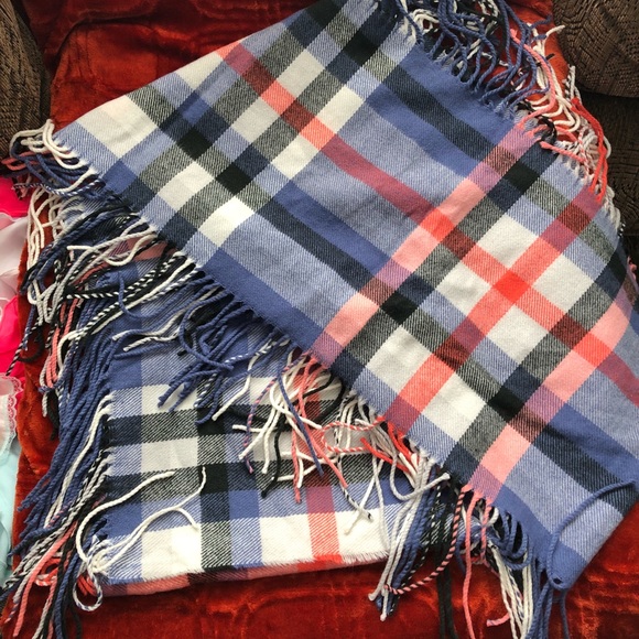 American Eagle Outfitters Accessories - 🔥 2/$15 American Eagle Oversize Scarf